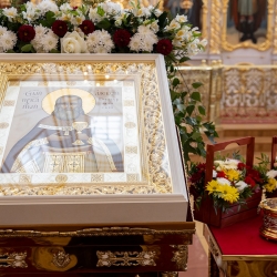 В собор принесены образ и ковчег с мощами святого праведного Алексия Бортсурманского