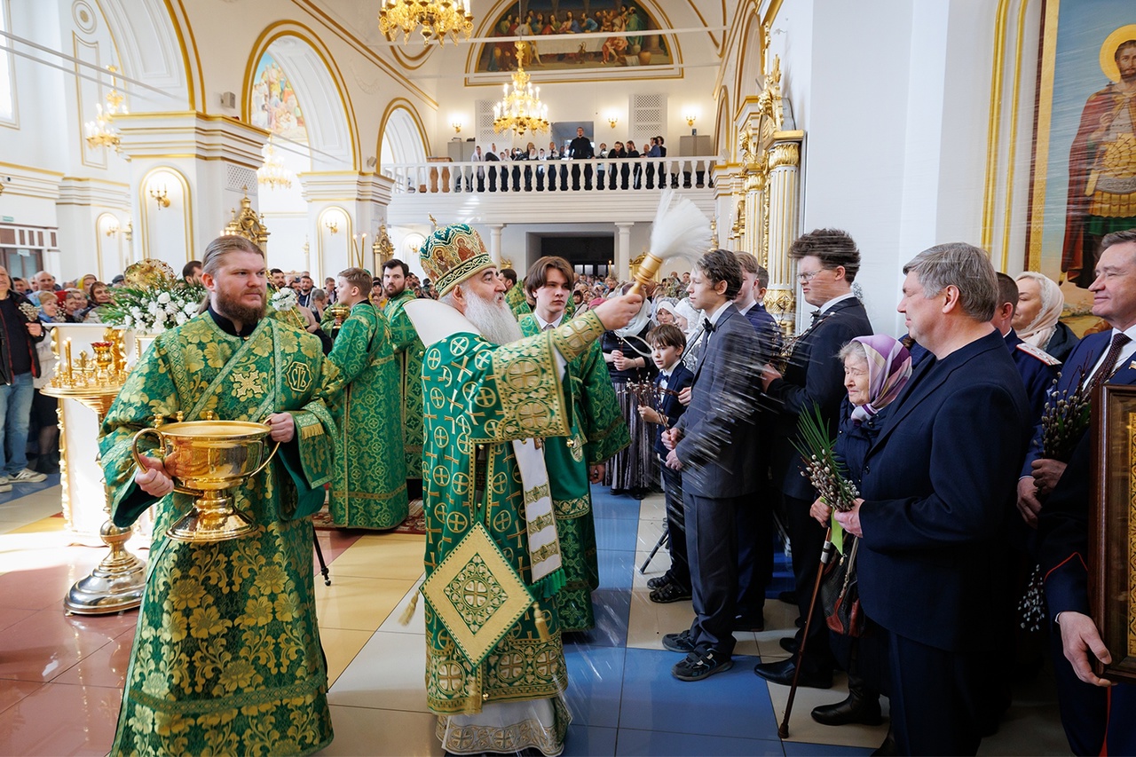 Иконы ульяновск. Храм августовской иконы Пресвятой Богородицы. Мариупольской иконы Пресвятой Богородицы. Патриарх Московский и всея Руси. Palm Sunday in Russia.